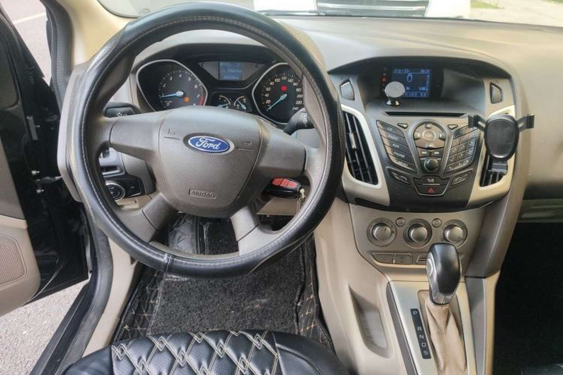 Used Ford Focus 2012 Sedan 1.6L Automatic Comfort Model Steering Wheel