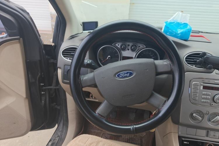 Used Ford Focus 2012 Sedan Classic 1.8L Manual Base Model Steering Wheel