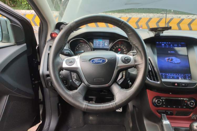 Used Ford Focus 2012 Hatchback 2.0L Manual Luxury Sport Model Steering Wheel