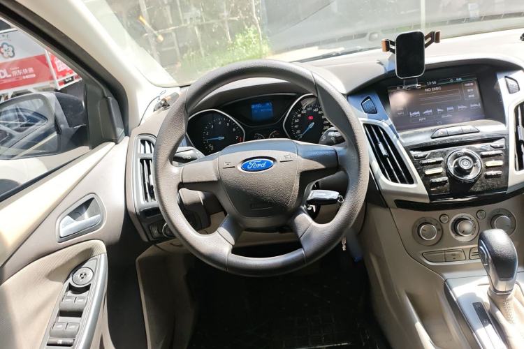 Used Ford Focus 2012 Sedan 1.6L Automatic Comfort Model Steering Wheel