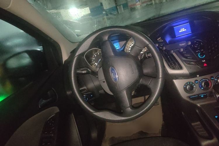 Used Ford Focus 2012 Hatchback 1.6L Automatic Comfort Model Steering Wheel