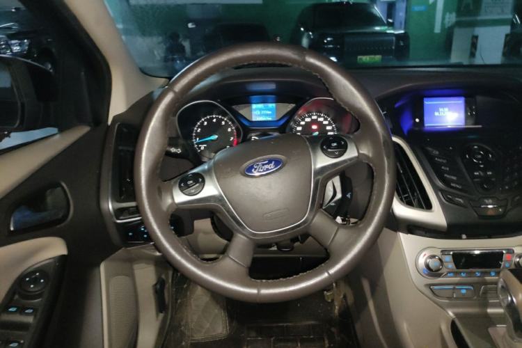Used Ford Focus 2012 Sedan 1.6L Automatic Fashion Edition Steering Wheel
