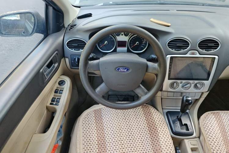 Used Ford Focus 2012 Sedan Classic 1.8L Automatic Base Model Steering Wheel