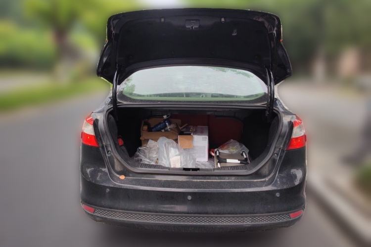 Used Ford Focus 2012 Sedan 1.6L Manual Comfort Model Trunk