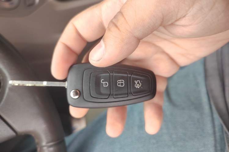 Used Ford Focus 2012 Sedan 1.6L Automatic Fashion Edition Vehicle Key
