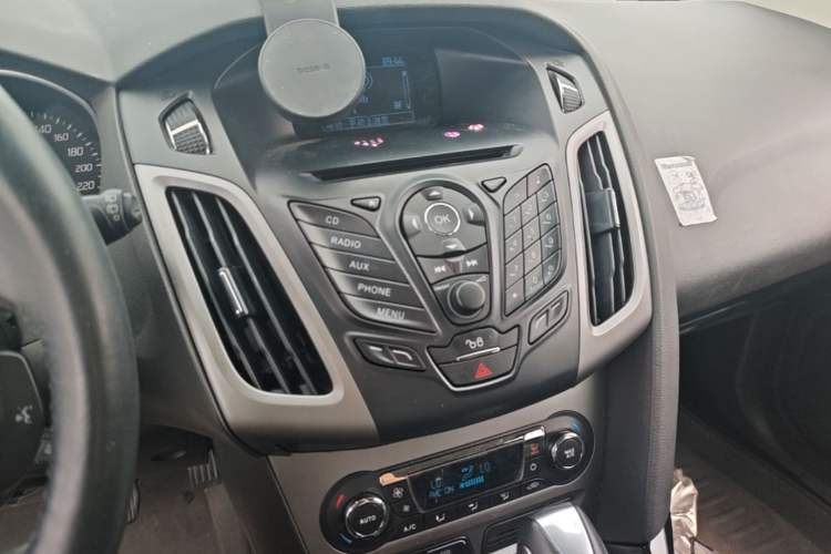 Used Ford Focus 2012 Hatchback 1.6L Automatic Fashion Edition Audio And AC Panel
