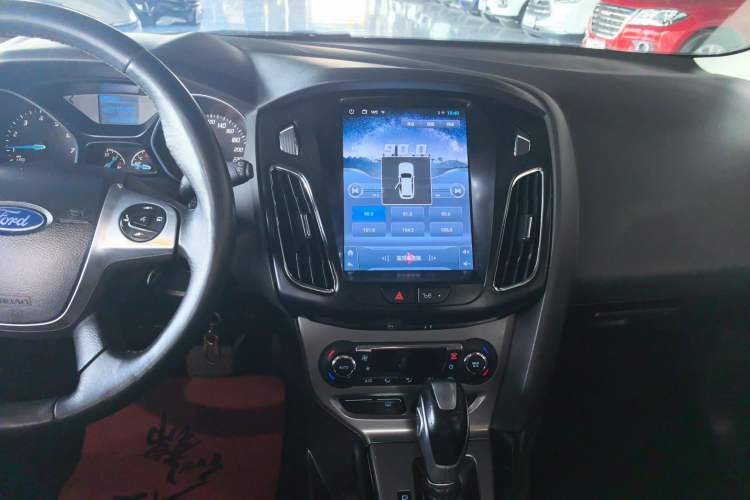 Used Ford Focus 2012 Hatchback 1.6L Automatic Fashion Edition Audio And AC Panel