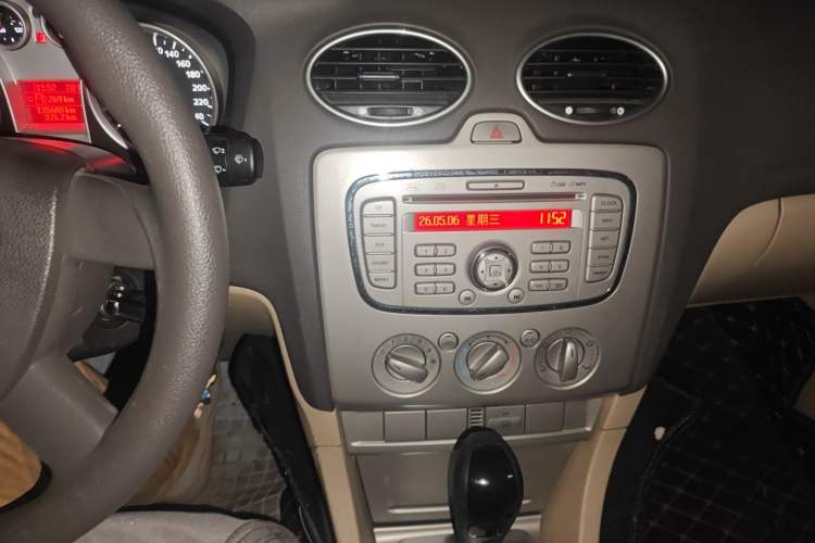 Used Ford Focus 2012 Hatchback Classic 1.8L Automatic Fashion Edition Audio And AC Panel