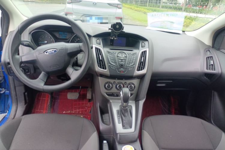 Used Ford Focus 2012 Hatchback 1.6L Automatic Comfort Model Center Console