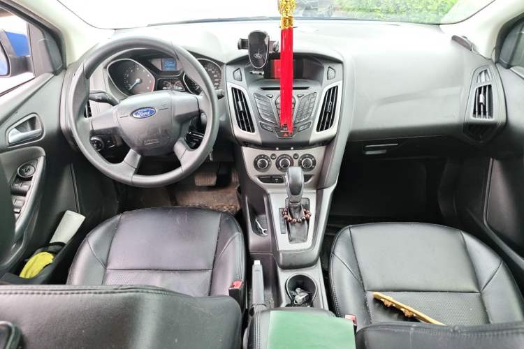 Used Ford Focus 2012 Hatchback 1.6L Automatic Comfort Model Center Console