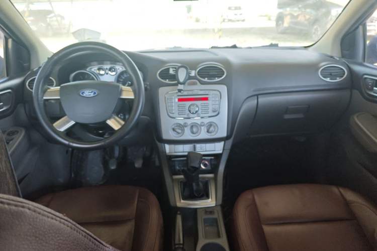 Used Ford Focus 2012 Hatchback Classic 1.8L Manual Base Model Center Console