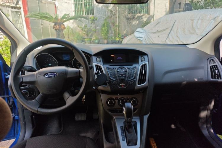 Used Ford Focus 2012 Hatchback 1.6L Automatic Comfort Model Center Console