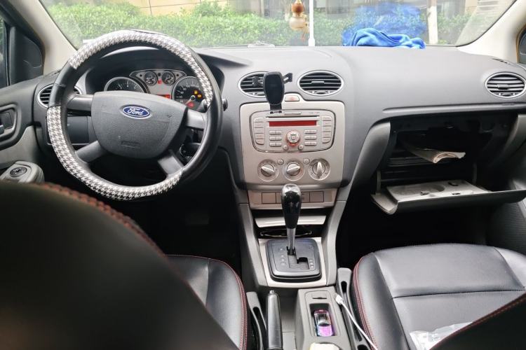 Used Ford Focus 2012 Hatchback Classic 1.8L Automatic Base Model Center Console