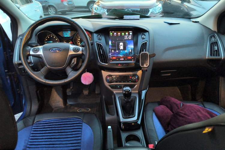 Used Ford Focus 2012 Hatchback 1.6L Manual Fashion Edition Center Console