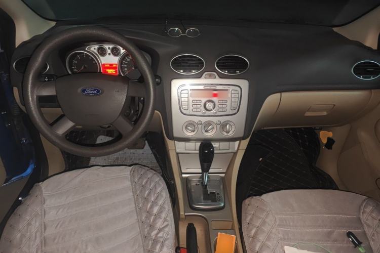 Used Ford Focus 2012 Hatchback Classic 1.8L Automatic Fashion Edition Center Console