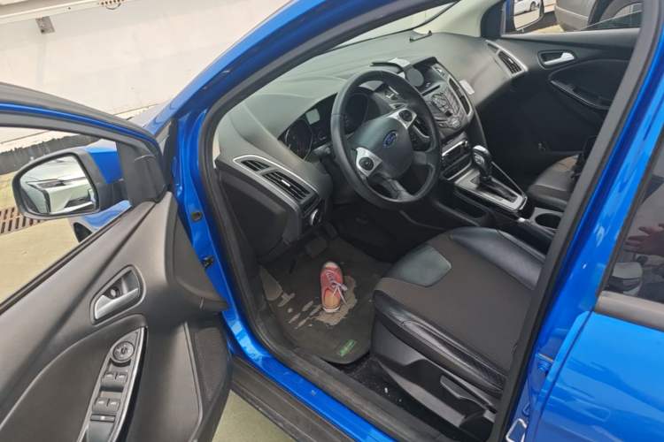 Used Ford Focus 2012 Hatchback 1.6L Automatic Fashion Edition Driver Seat
