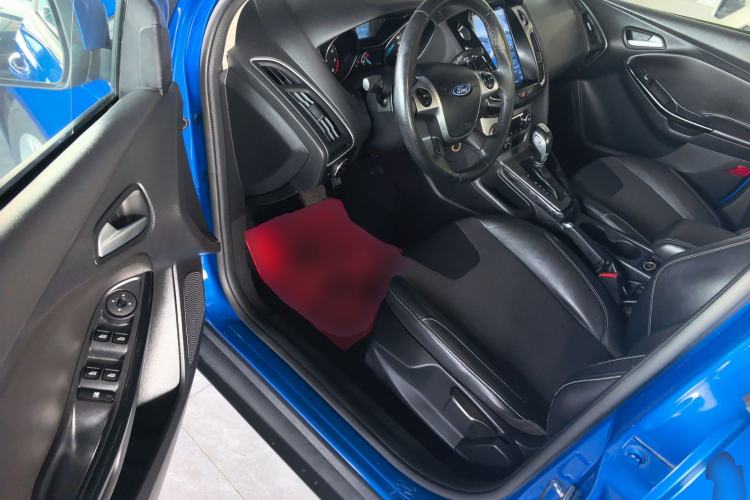 Used Ford Focus 2012 Hatchback 1.6L Automatic Fashion Edition Driver Seat