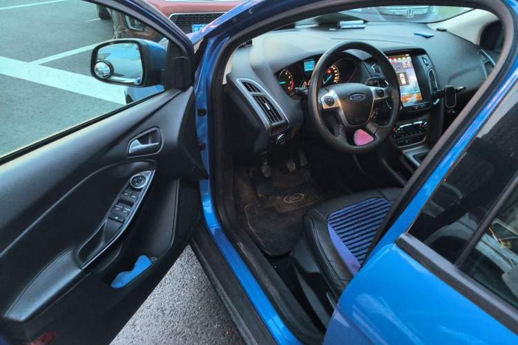 Used Ford Focus 2012 Hatchback 1.6L Manual Fashion Edition Driver Seat
