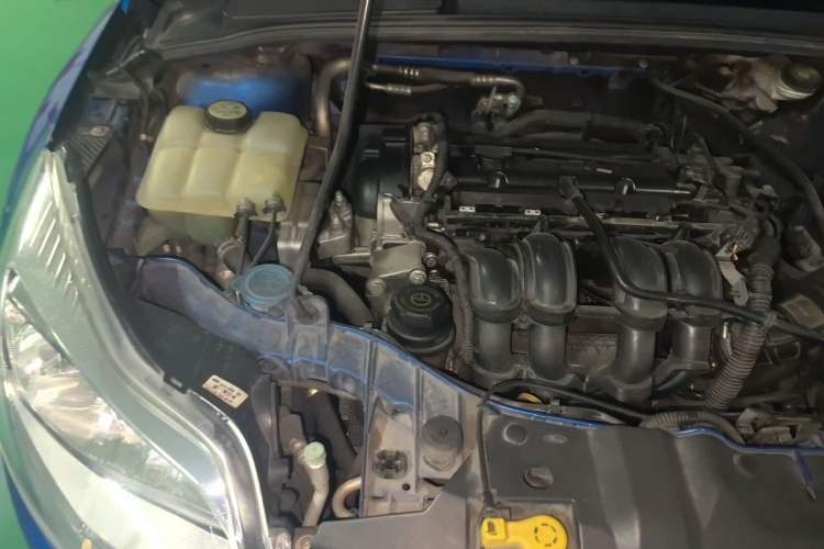 Used Ford Focus 2012 Hatchback 1.6L Automatic Comfort Model Engine Bay Right