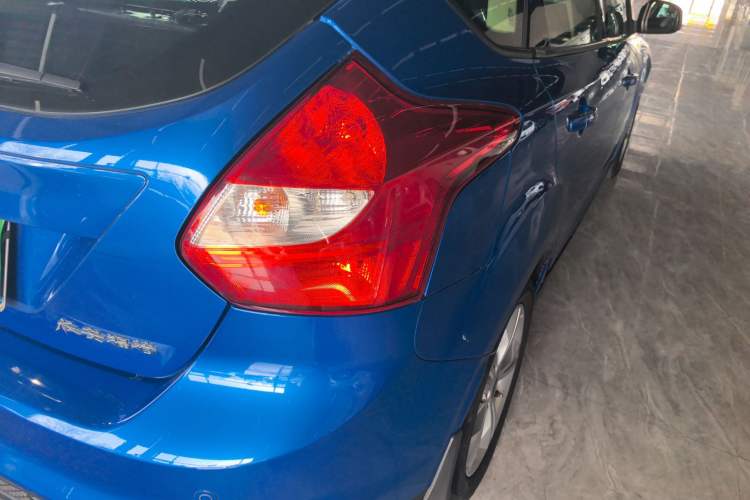 Used Ford Focus 2012 Hatchback 1.6L Automatic Fashion Edition Exterior 3