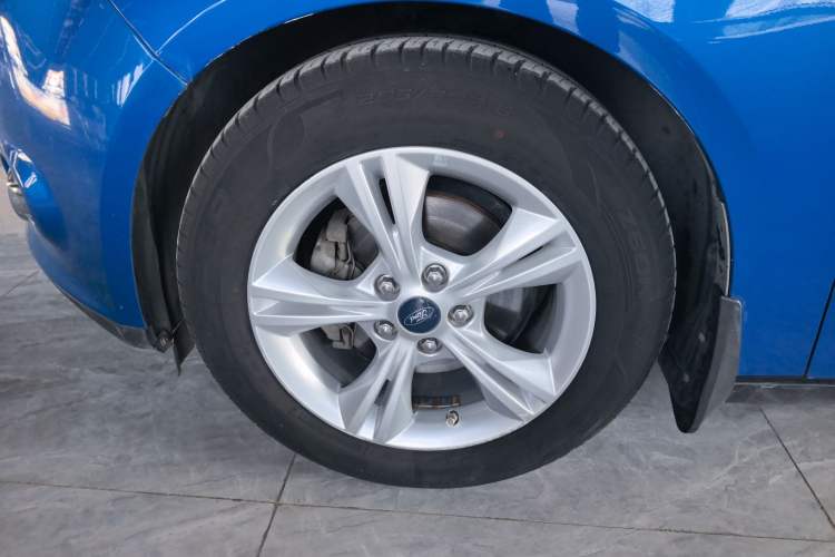 Used Ford Focus 2012 Hatchback 1.6L Automatic Fashion Edition Exterior 4