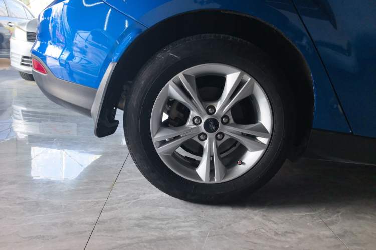 Used Ford Focus 2012 Hatchback 1.6L Automatic Fashion Edition Exterior 5