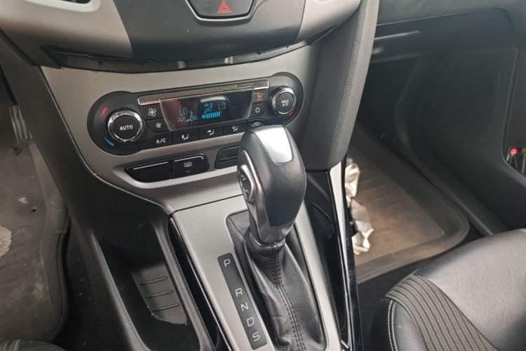 Used Ford Focus 2012 Hatchback 1.6L Automatic Fashion Edition Gear Lever