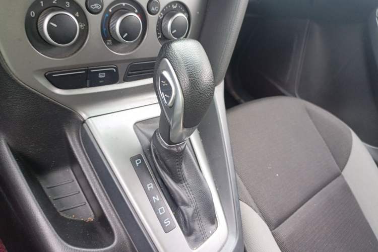 Used Ford Focus 2012 Hatchback 1.6L Automatic Comfort Model Gear Lever