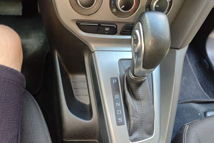 Used Ford Focus 2012 Hatchback 1.6L Automatic Comfort Model Gear Lever