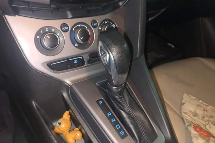 Used Ford Focus 2012 Hatchback 1.6L Automatic Comfort Model Gear Lever