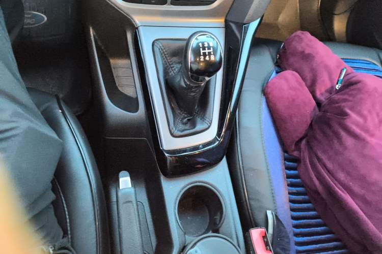 Used Ford Focus 2012 Hatchback 1.6L Manual Fashion Edition Gear Lever