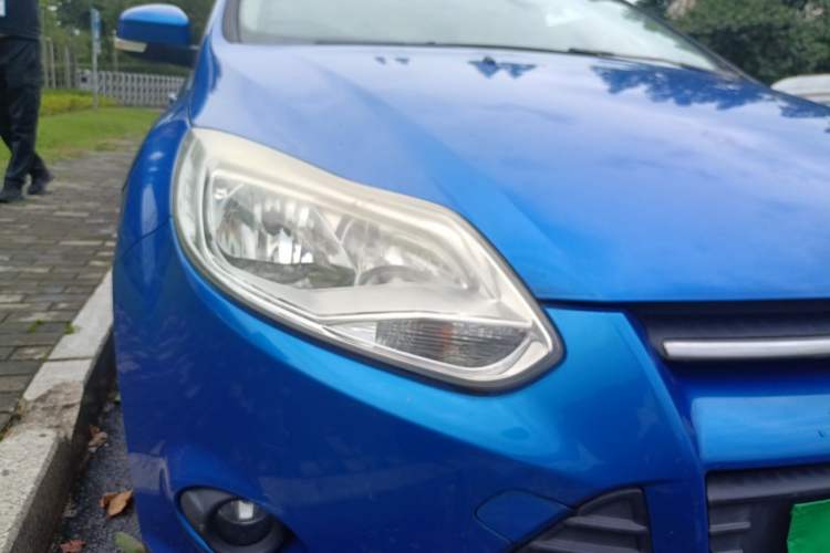 Used Ford Focus 2012 Hatchback 1.6L Automatic Comfort Model Right Front Headlight