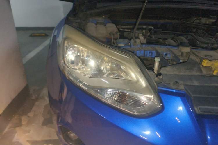 Used Ford Focus 2012 Hatchback 1.6L Automatic Comfort Model Right Front Headlight