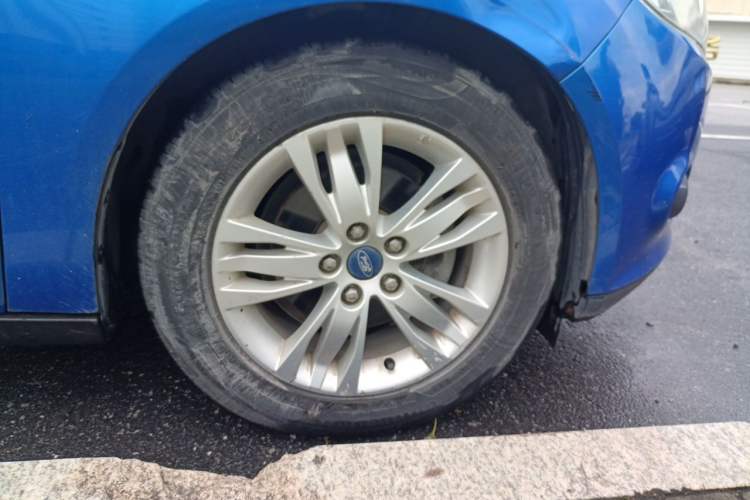 Used Ford Focus 2012 Hatchback 1.6L Automatic Comfort Model Right Front Wheel Hub