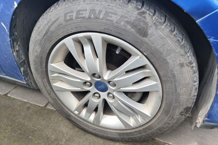 Used Ford Focus 2012 Hatchback 1.6L Automatic Comfort Model Right Front Wheel Hub
