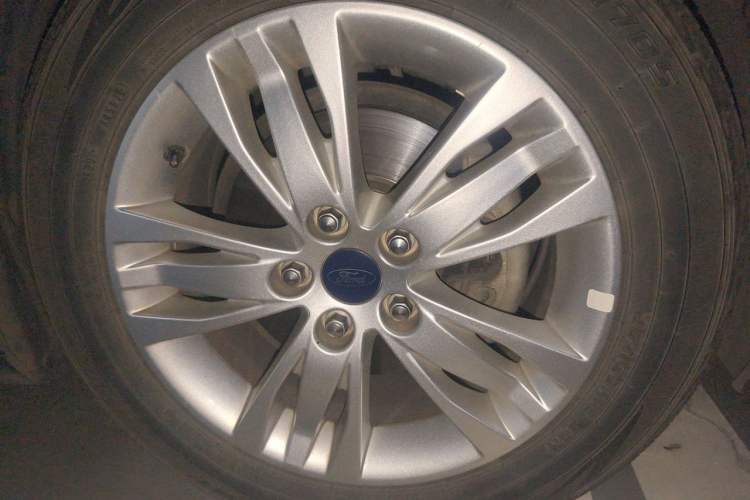 Used Ford Focus 2012 Hatchback 1.6L Automatic Comfort Model Right Front Wheel Hub