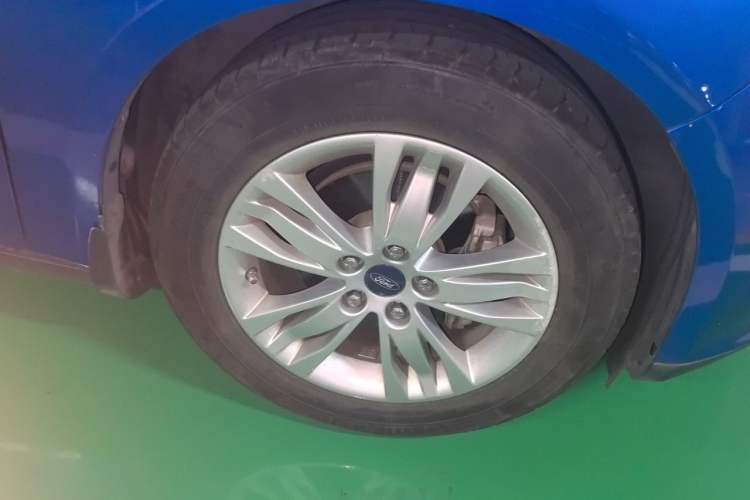 Used Ford Focus 2012 Hatchback 1.6L Automatic Comfort Model Right Front Wheel Hub