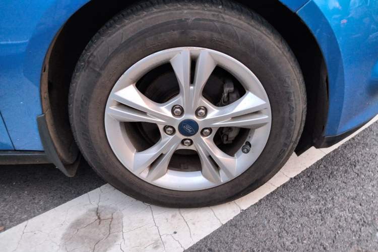 Used Ford Focus 2012 Hatchback 1.6L Manual Fashion Edition Right Front Wheel Hub