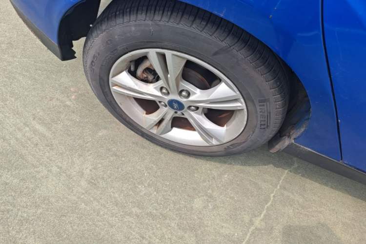 Used Ford Focus 2012 Hatchback 1.6L Automatic Fashion Edition Right Rear Wheel Hub