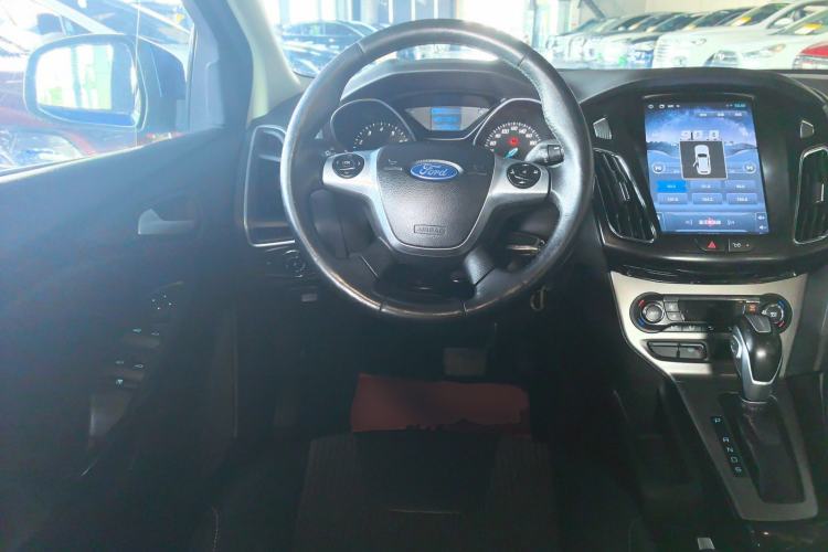 Used Ford Focus 2012 Hatchback 1.6L Automatic Fashion Edition Steering Wheel