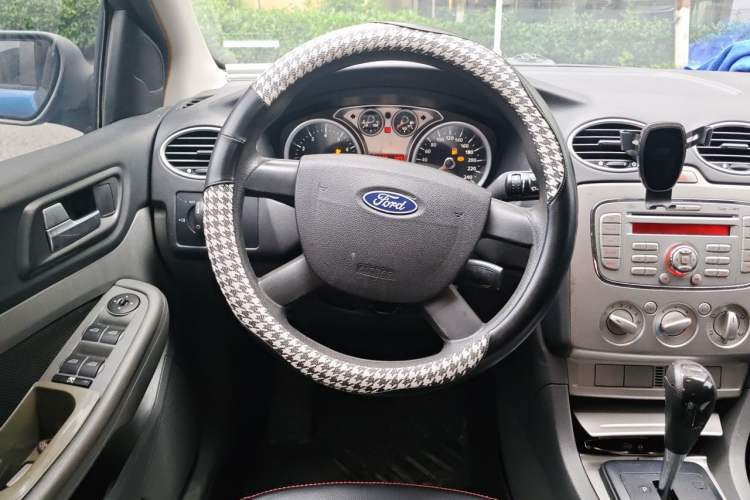 Used Ford Focus 2012 Hatchback Classic 1.8L Automatic Base Model Steering Wheel