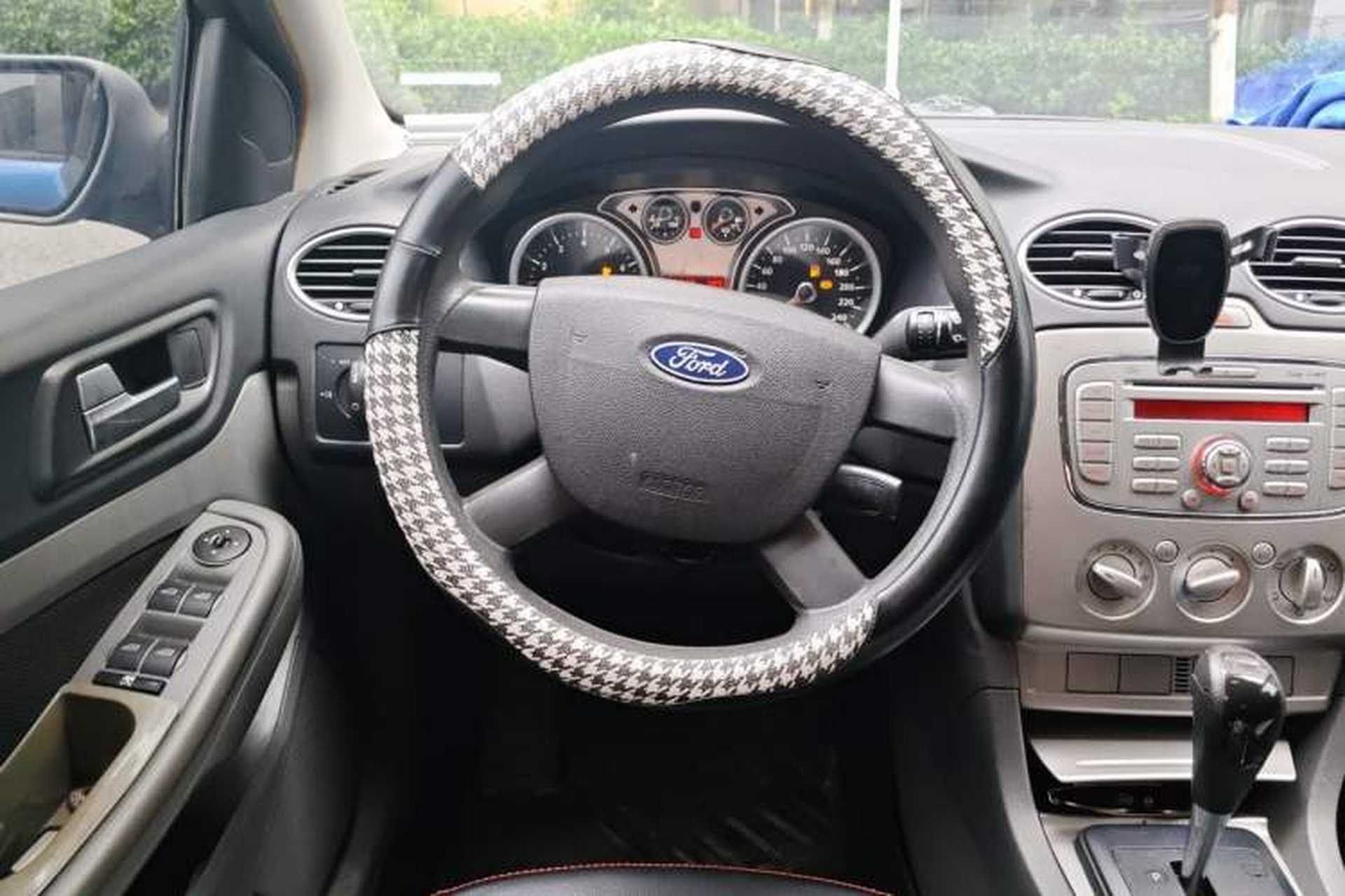 Used Ford Focus 2012 Hatchback Classic 1.8L Automatic Base Model Steering Wheel