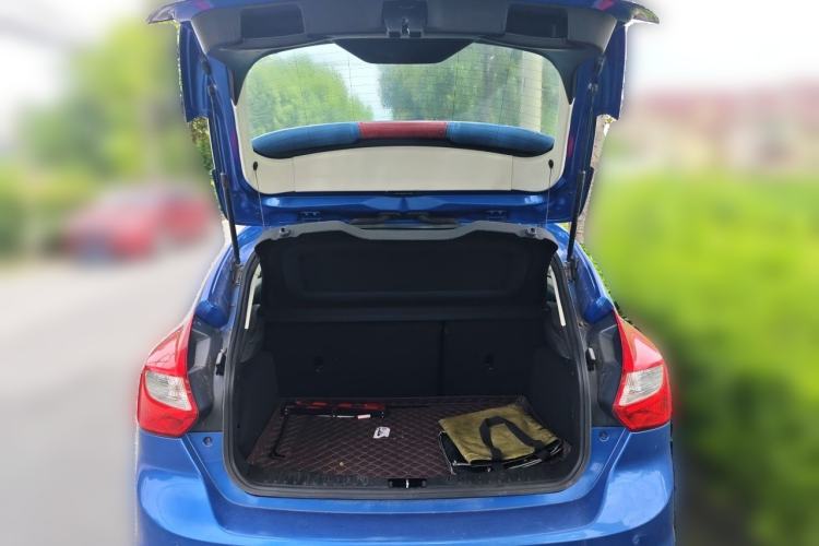 Used Ford Focus 2012 Hatchback 1.6L Automatic Comfort Model Trunk