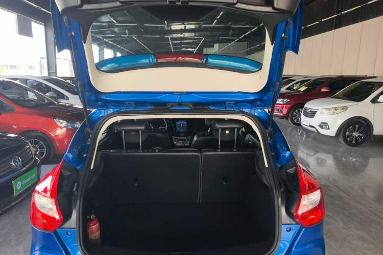 Used Ford Focus 2012 Hatchback 1.6L Automatic Fashion Edition Trunk