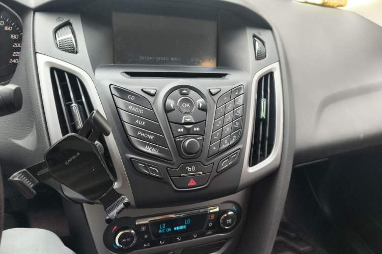 Used Ford Focus 2012 Sedan 1.6L Manual Fashion Edition Audio And AC Panel