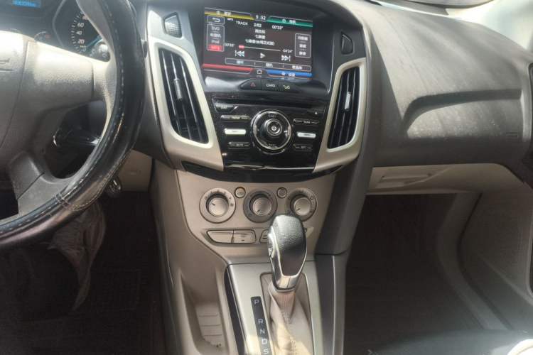 Used Ford Focus 2012 Sedan 1.6L Automatic Comfort Model Audio And AC Panel