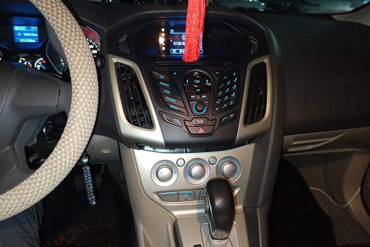 Used Ford Focus 2012 Sedan 1.6L Automatic Comfort Model Audio And AC Panel