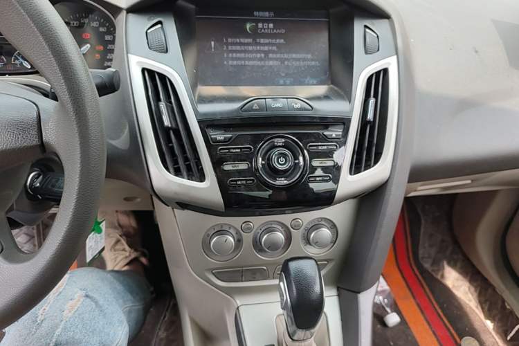 Used Ford Focus 2012 Sedan 1.6L Automatic Comfort Model Audio And AC Panel