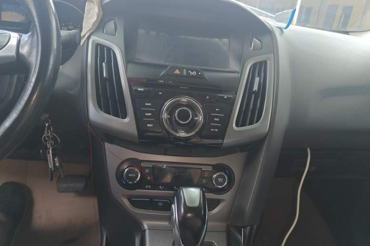 Used Ford Focus 2012 Sedan 1.6L Automatic Fashion Edition Audio And AC Panel