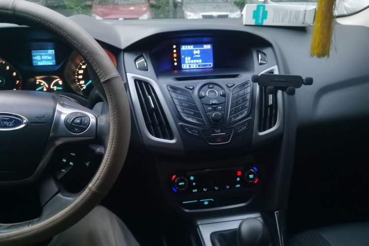 Used Ford Focus 2012 Sedan 1.6L Manual Fashion Edition Audio And AC Panel